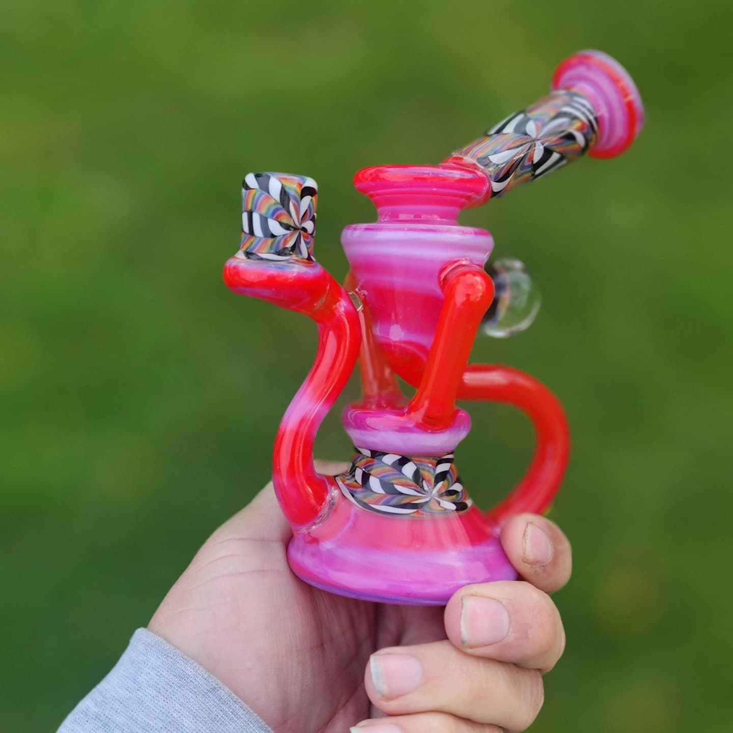 Poppy pink 14mm Rigg with lattichino rainbow tuxedo sections.